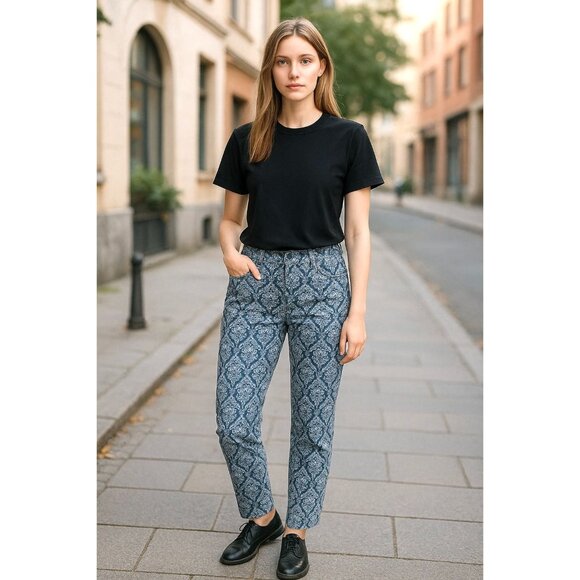 Coldwater Creek Natural Fit Blue & White Patterned Pants Jeans - Picture 2 of 13